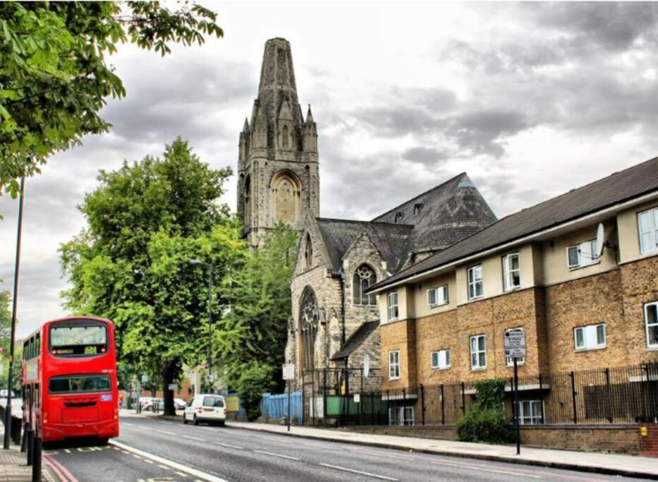 Functional Double With An Ensuite Toilet And Shower Near Tube And Bus Stations Londra Dış mekan fotoğraf